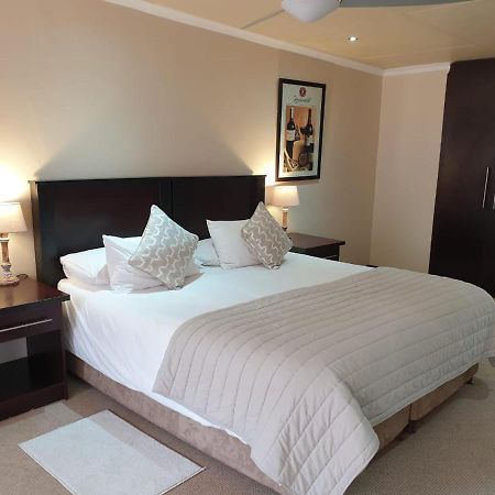 The Lazy Grape Guest Lodge & Spa Бенони Экстерьер фото