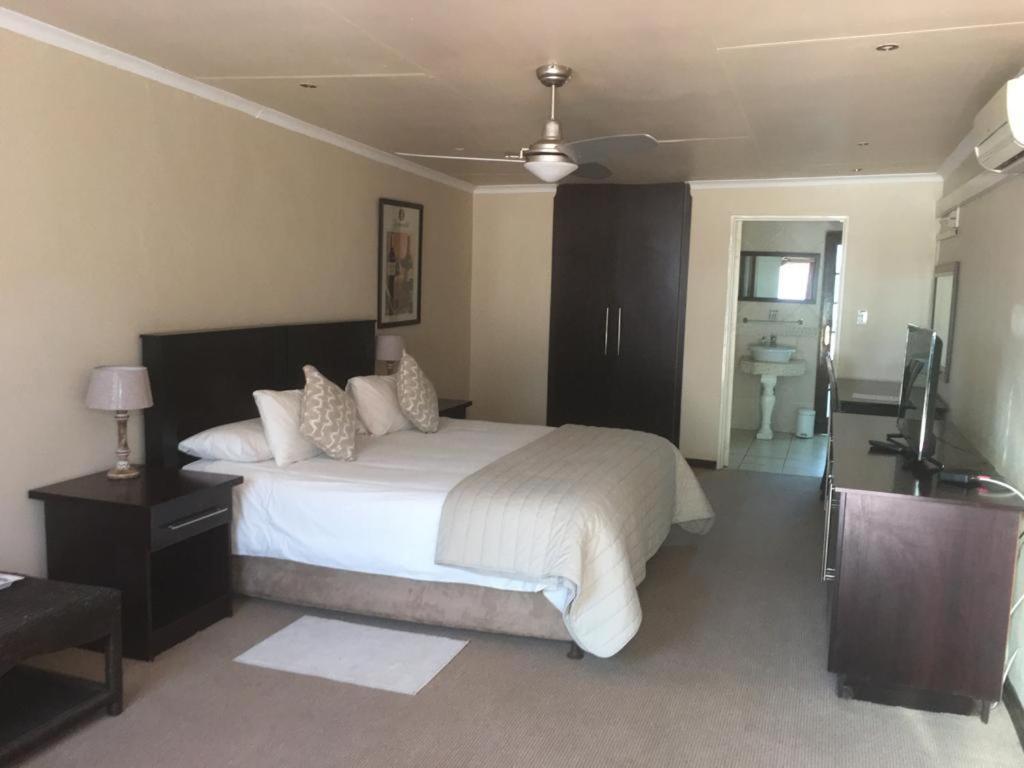 The Lazy Grape Guest Lodge & Spa Бенони Экстерьер фото