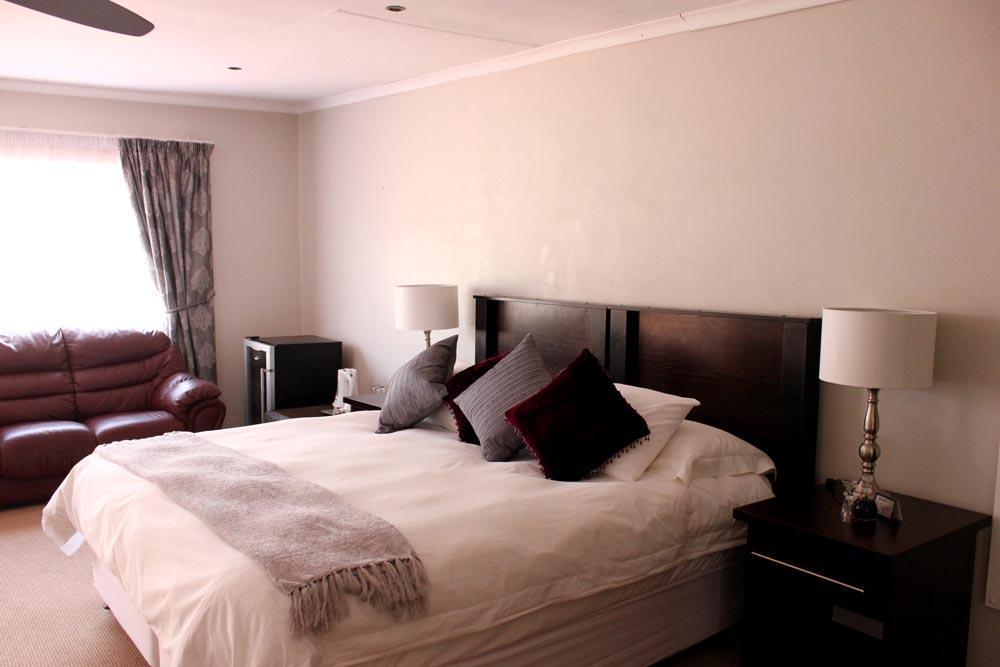 The Lazy Grape Guest Lodge & Spa Бенони Экстерьер фото